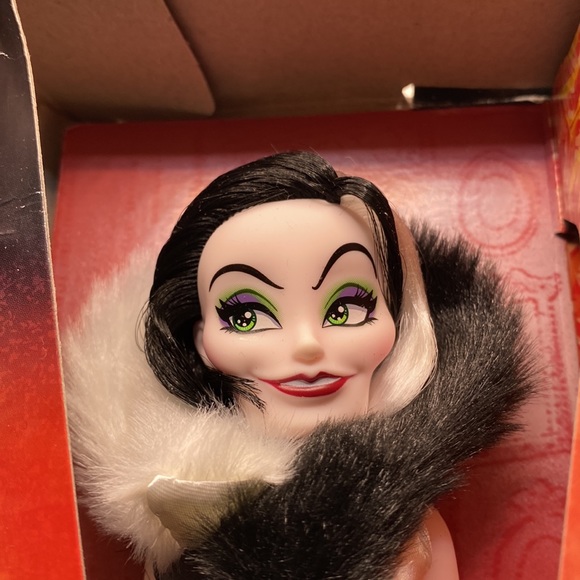 Disney Villains Cruella De Vil Fashion Doll Hasbro in Box - Picture 4 of 13